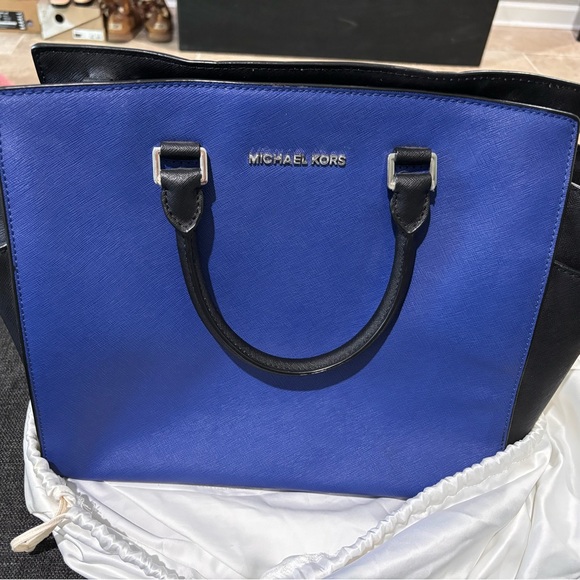 Michael Kors hangbag - Picture 5 of 6